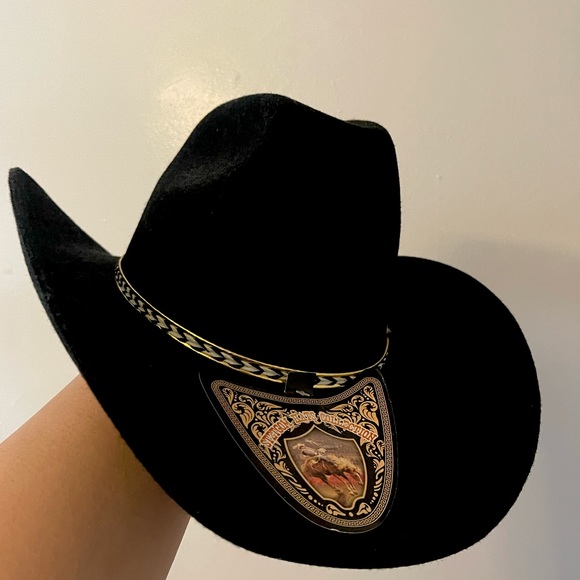 Stetgom Hats Collection - Picture 4 of 4